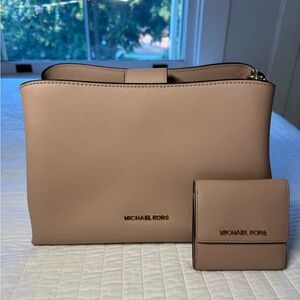 Mauve Pink Micheal Kors Satchel and Wallet Great Condition